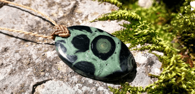 Collier pendentif • jaspe kambaba