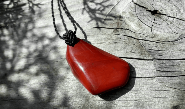 Collier pendentif • jaspe rouge