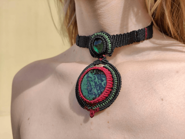 Collier ras de cou • rubis zoïsite 